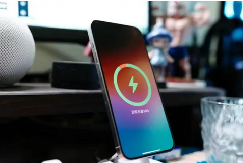 固原苹果15换屏服务分享用什么充电器给iPhone15充电更好 
